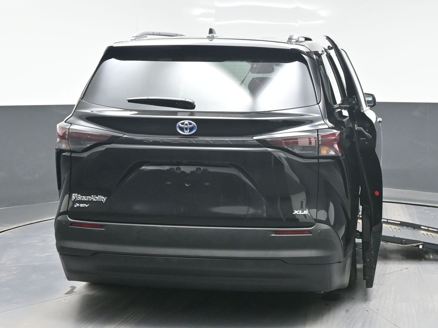 Black Toyota Sienna image number 2