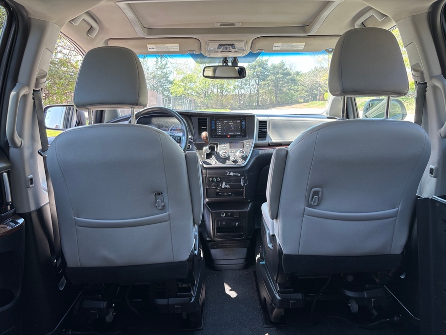 Used 2016 Toyota Sienna Limited - BraunAbility Side Entry Entry Fold Out Automatic Ramp