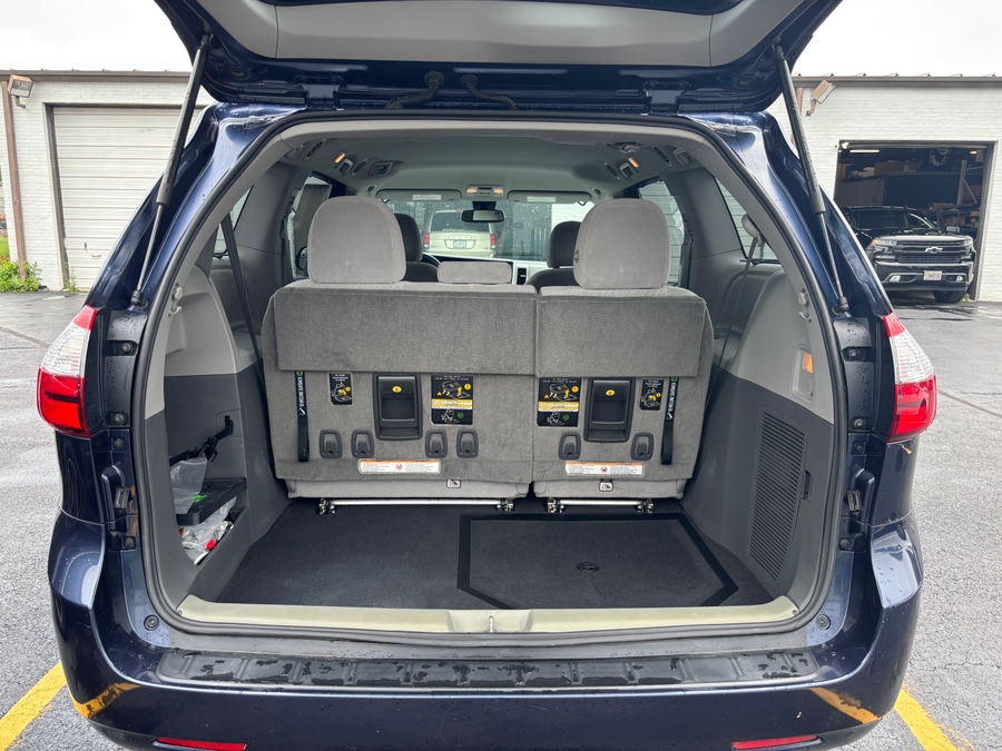 Used 2018 Toyota Sienna LE - BraunAbility Side Entry Entry In Floor Automatic Ramp
