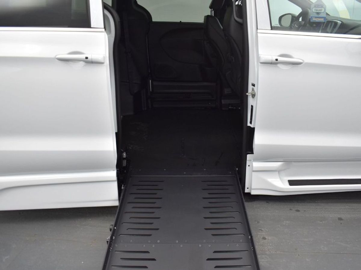 2025 CHRYSLER PACIFICA - Image 5