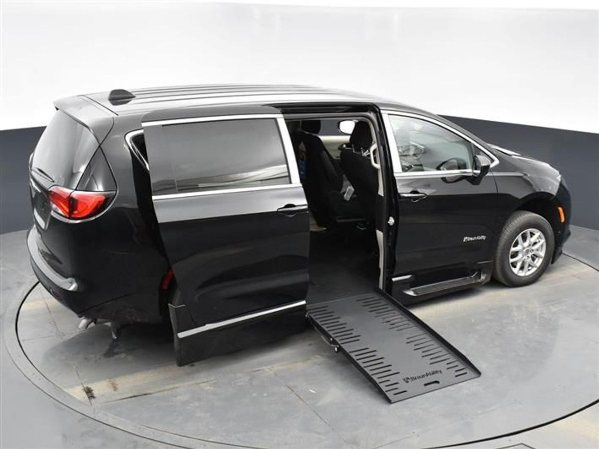 2023 CHRYSLER VOYAGER - Image 6