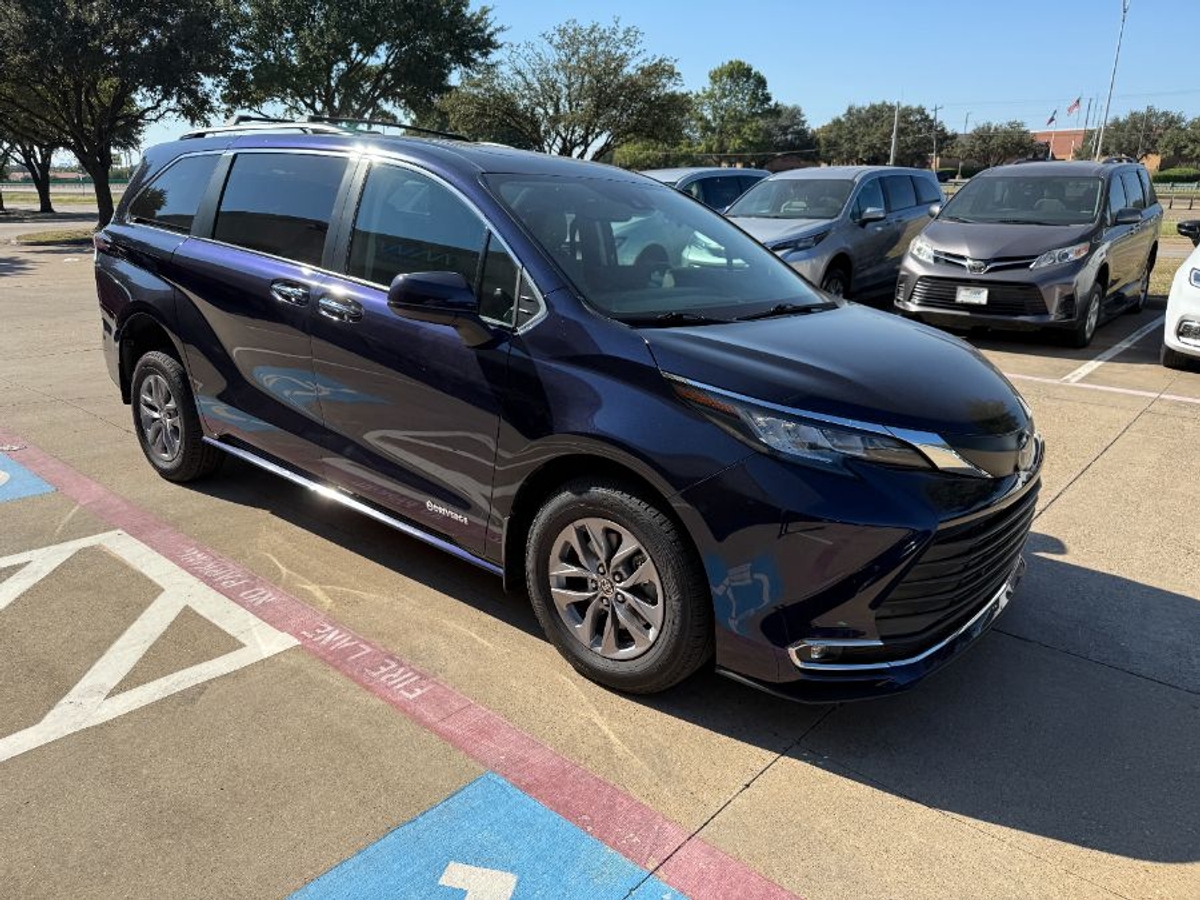 2023 TOYOTA SIENNA - Image 8