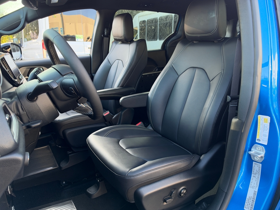 Blue Chrysler Pacifica image number 8