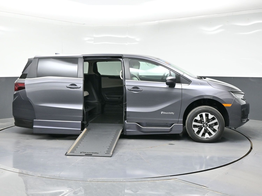 Grey Honda Odyssey image number 5