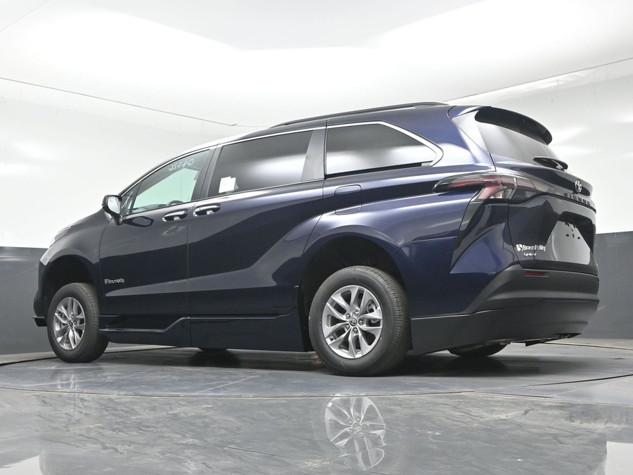 New 2026 Toyota Sienna Hybrid XLE Add - BraunAbility Side Entry Fold Out Automatic Ramp