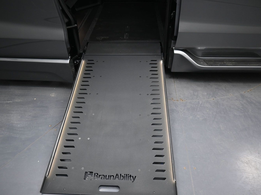 New 2026 Toyota Sienna Hybrid Limited - BraunAbility Side Entry Entry In Floor Automatic Ramp