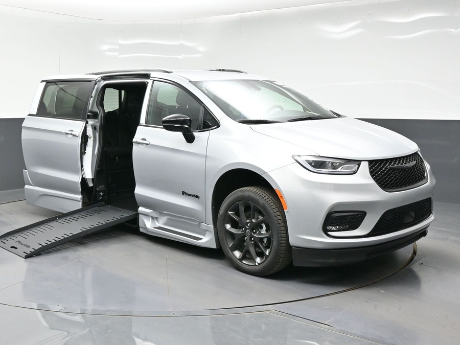 2026 Chrysler Pacifica Select - Photo 3