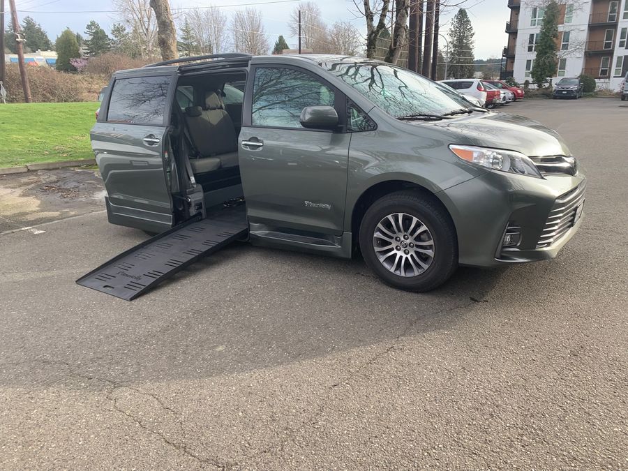 Used 2019 Toyota Sienna XLE Base - BraunAbility Side Entry Entry Fold Out Automatic Ramp