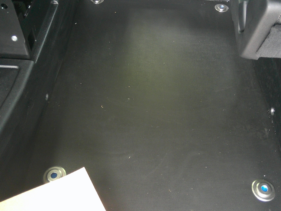 White Chrysler Voyager image number 10