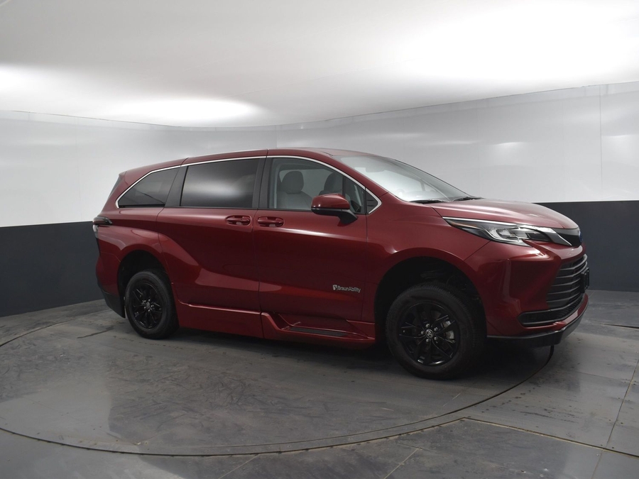 Used 2023 Toyota Sienna Hybrid LE - BraunAbility Side Entry Entry Fold Out Automatic Ramp