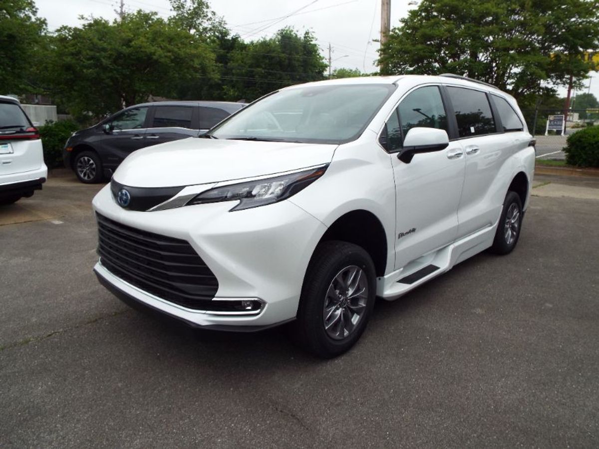 2024 TOYOTA SIENNA - Image 2