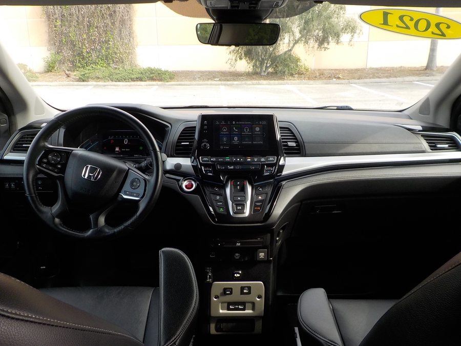 Grey Honda Odyssey image number 9