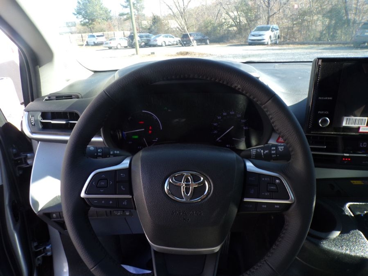 2025 TOYOTA SIENNA - Image 14
