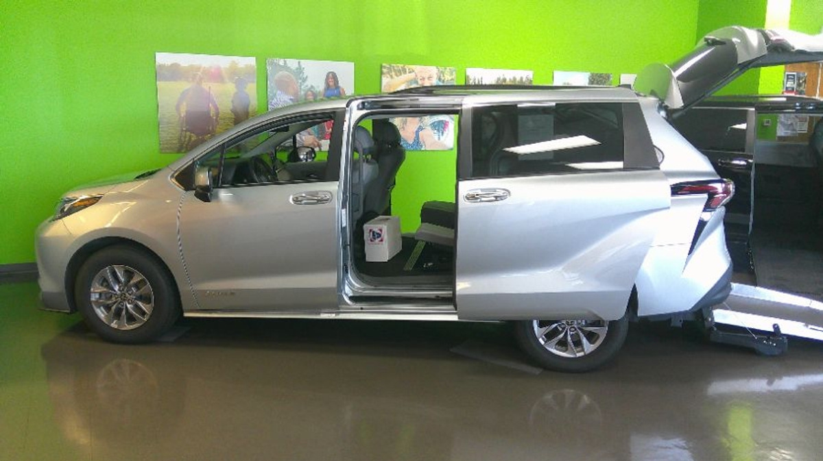 2024 TOYOTA SIENNA - Image 8