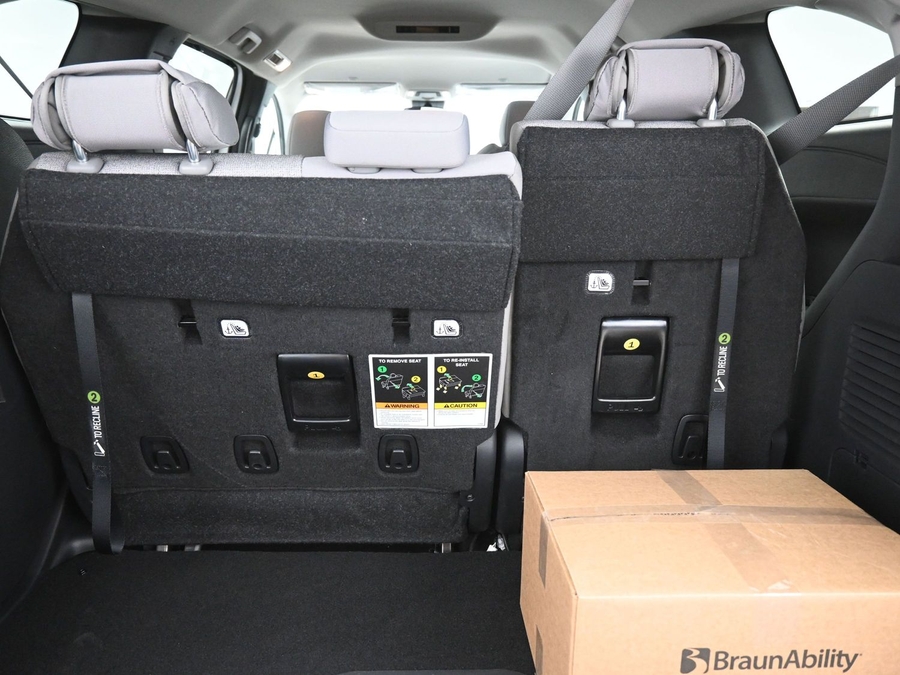 New 2025 Toyota Sienna Hybrid LE - BraunAbility Side Entry Entry Fold Out Automatic Ramp