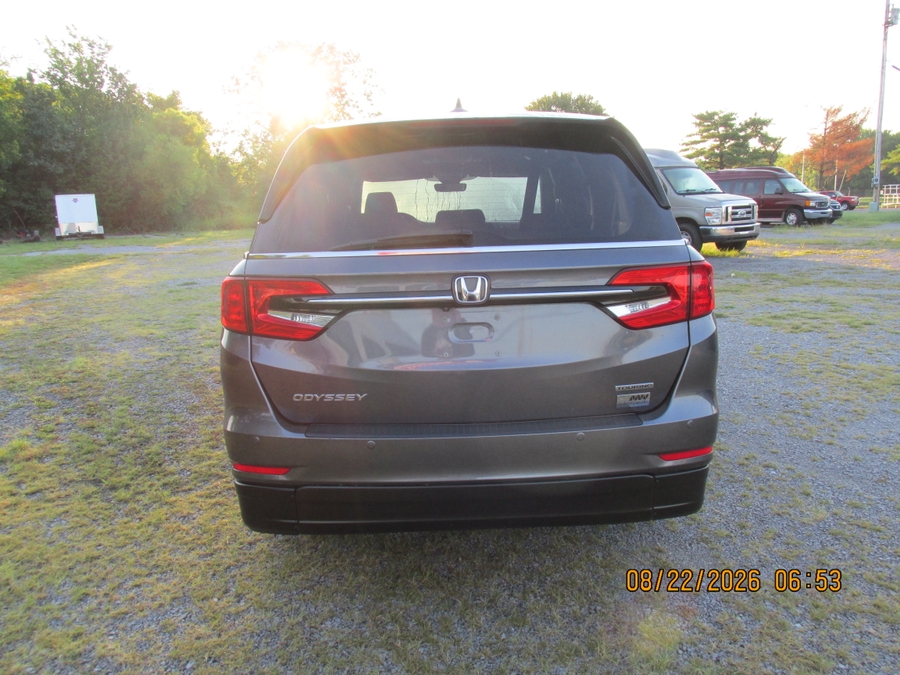Grey Honda Odyssey image number 5