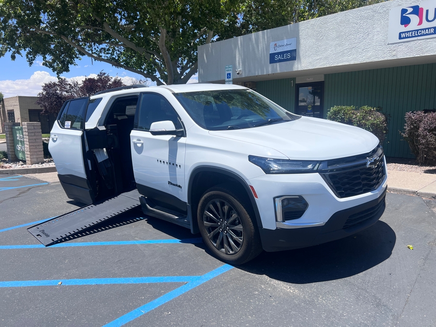 Used 2023 Chevrolet Traverse 2LT - BraunAbility Side Entry In Floor Automatic Ramp