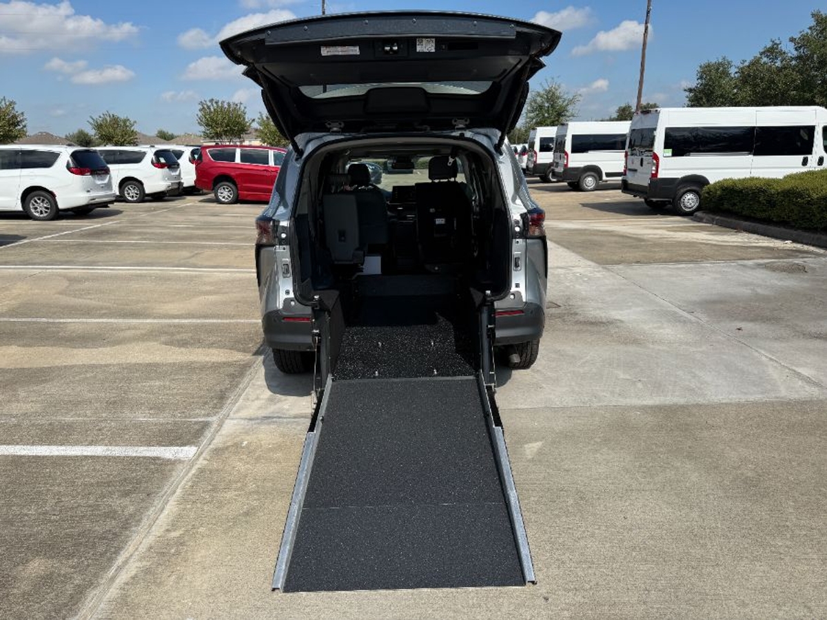 2024 TOYOTA SIENNA - Image 16