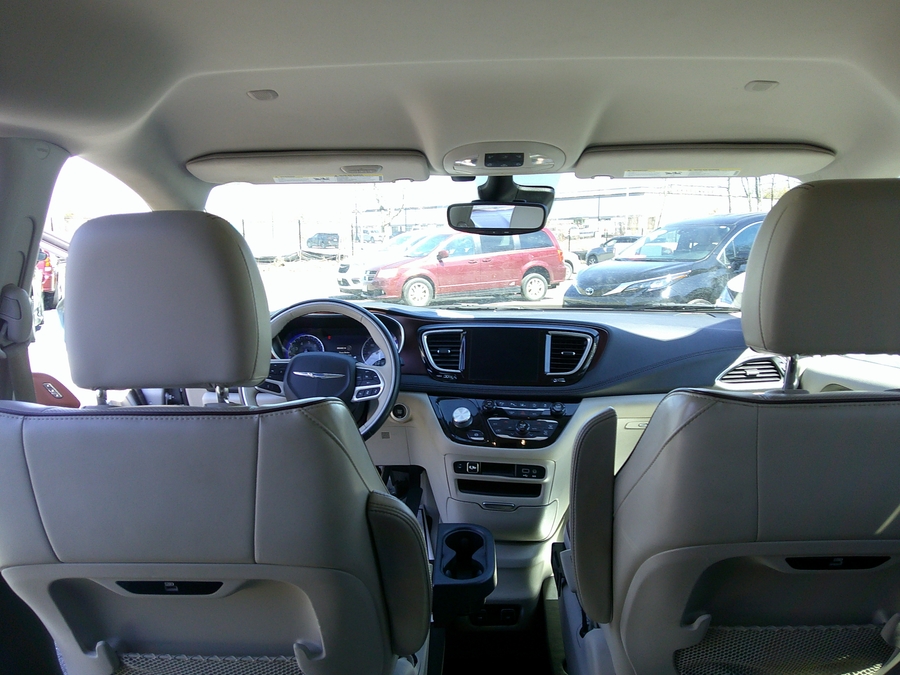 Silver Chrysler Pacifica image number 12