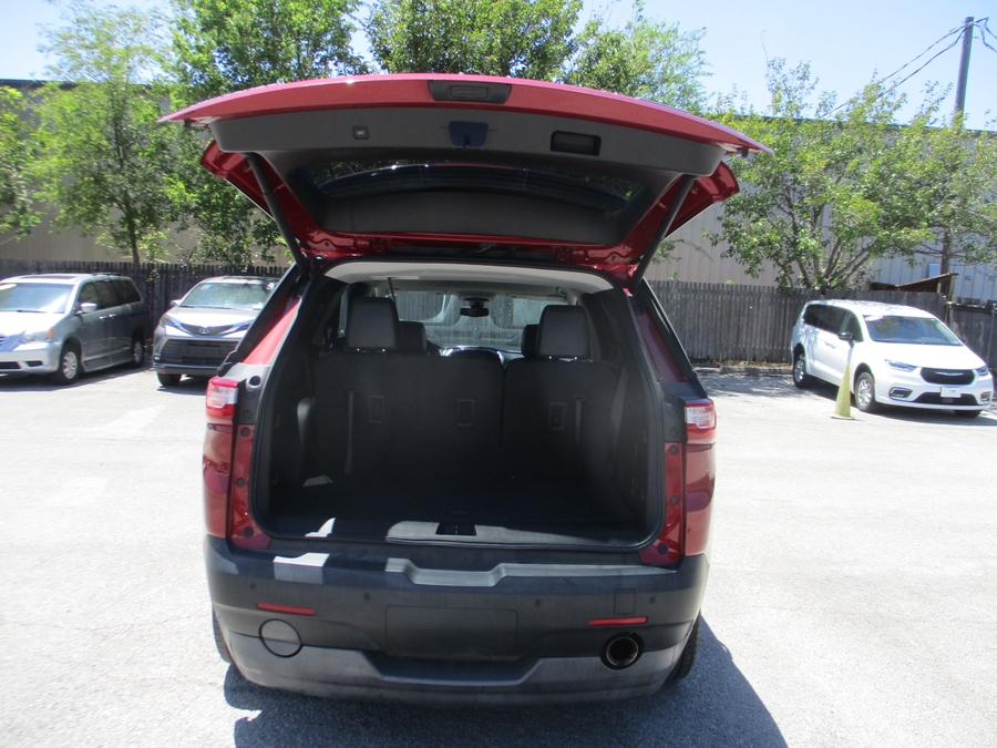 Red Chevrolet Traverse image number 12