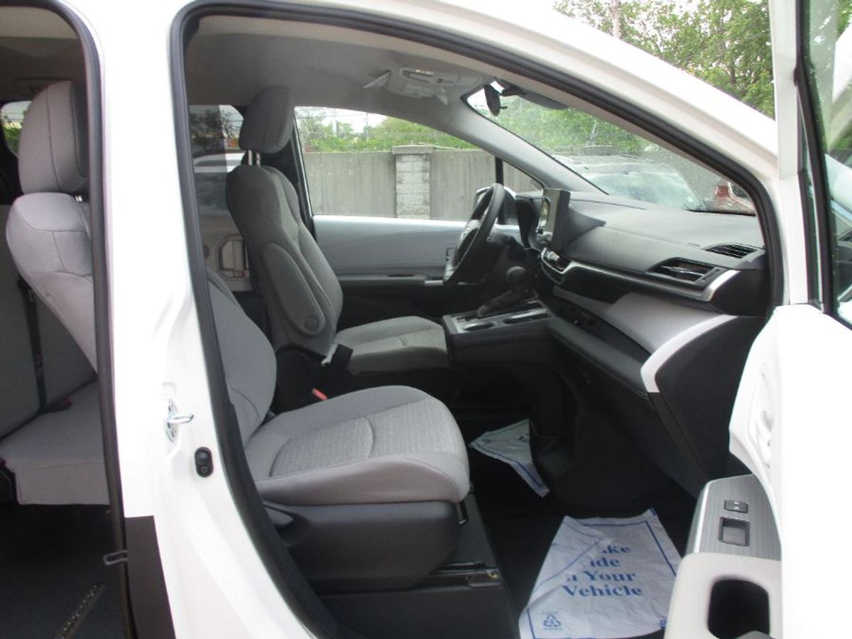 White Toyota Sienna image number 10