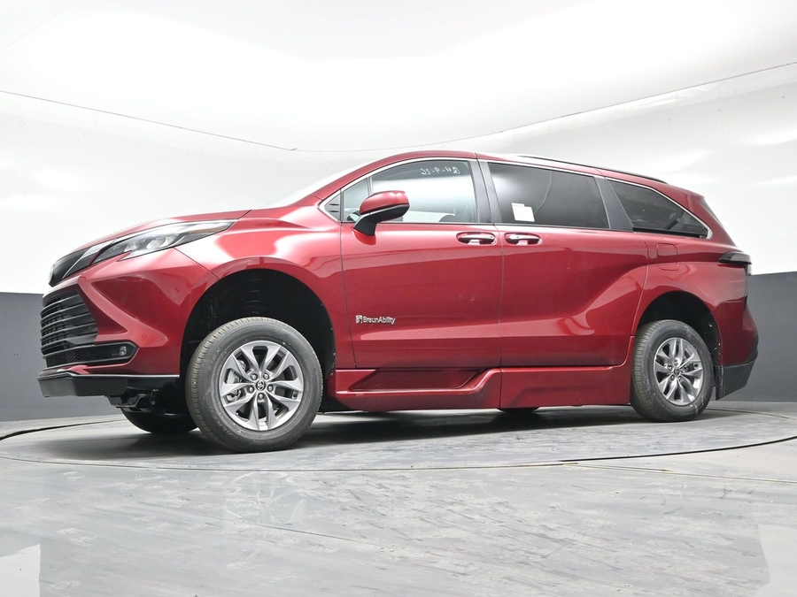 Red Toyota Sienna image number 16