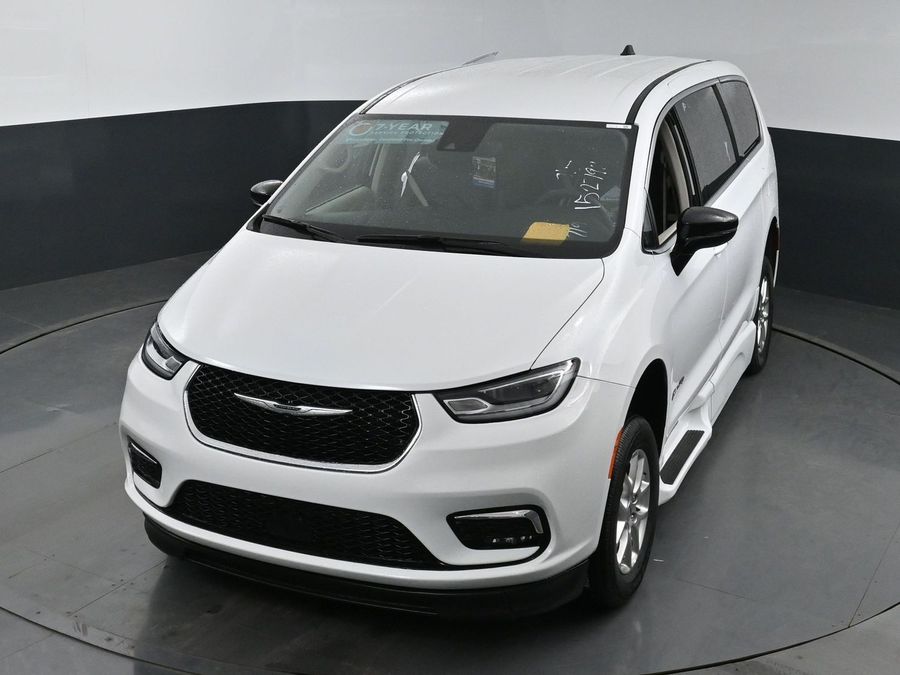 Used 2024 Chrysler Pacifica Touring L - BraunAbility Side Entry Entry Fold Out Automatic Ramp