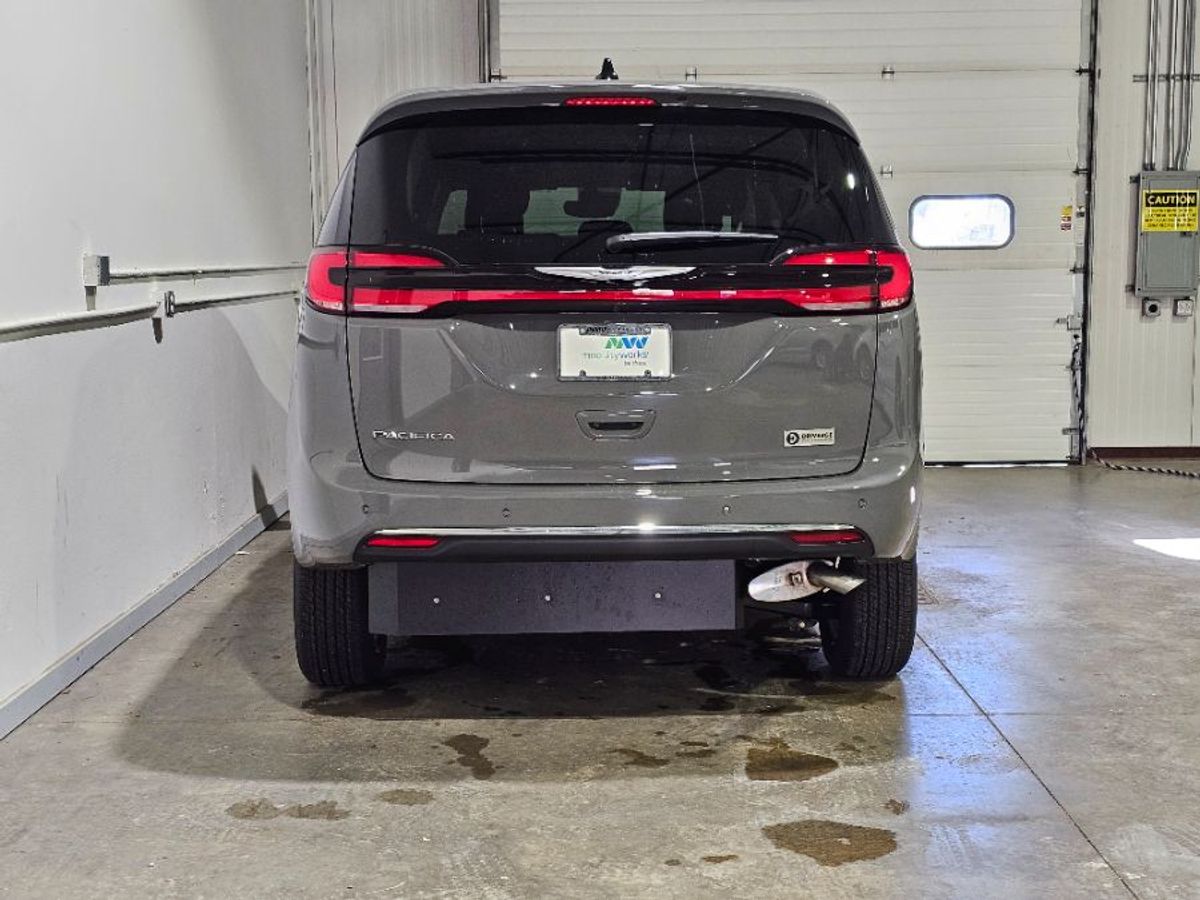 2024 CHRYSLER PACIFICA - Image 5