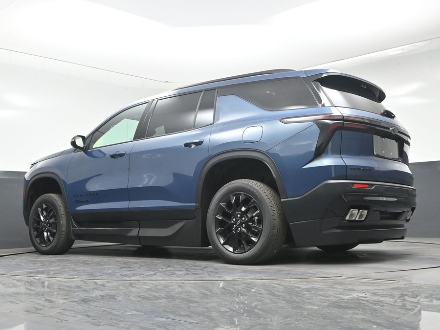New 2026 Chevrolet Traverse 1LT Midnight - BraunAbility Side Entry In Floor Automatic Ramp