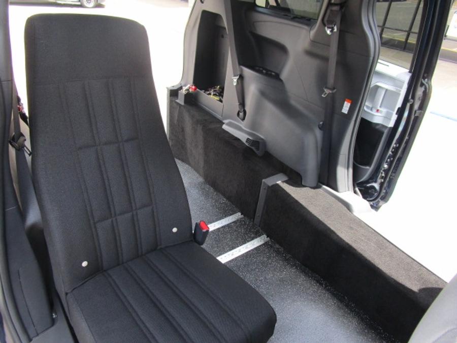 New 2026 Toyota Sienna Hybrid FWD LE - Vantage Mobility Commercial Rear Entry Entry Fold Out Manual Ramp