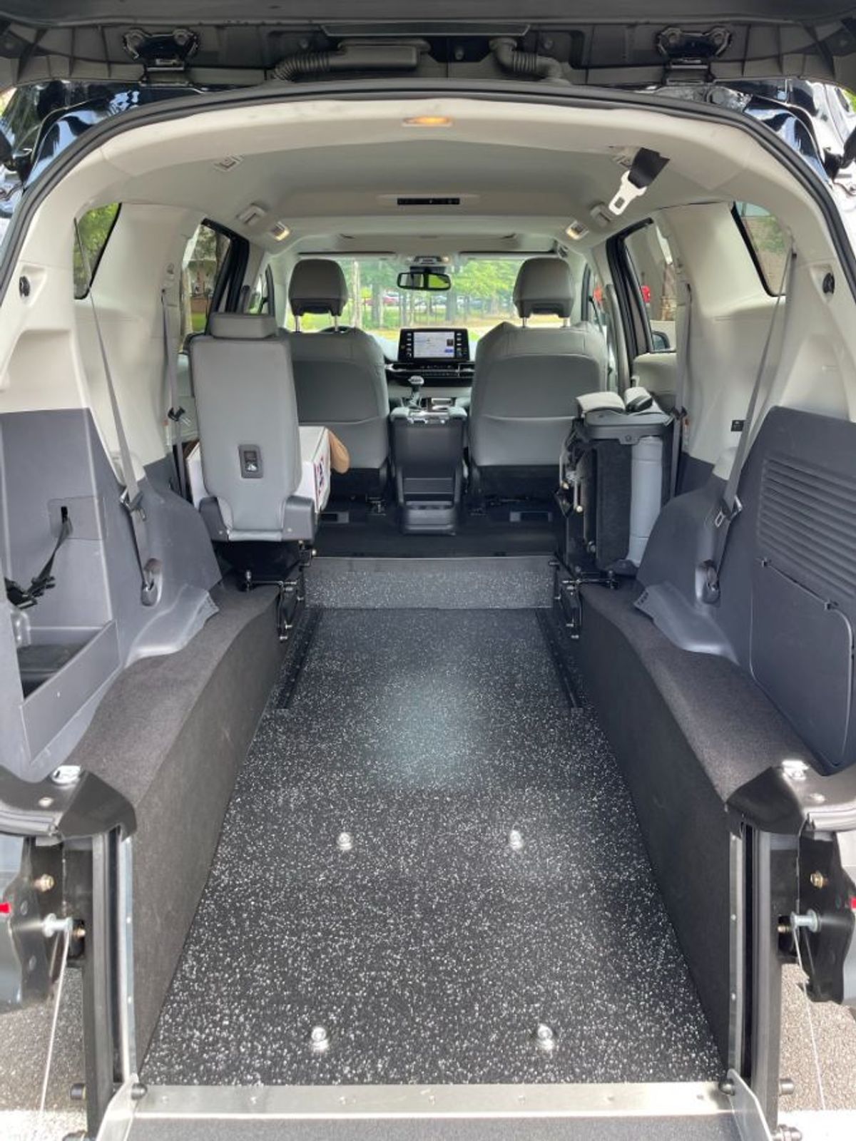 Black Toyota Sienna image number 9