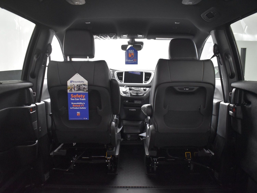 New 2025 Chrysler Pacifica Select Safety - BraunAbility Side Entry Entry In Floor Automatic Ramp