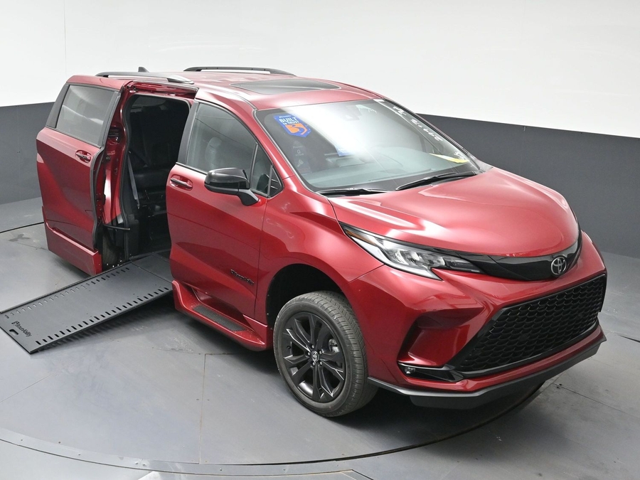 New 2026 Toyota Sienna Hybrid XSE Sport - BraunAbility Side Entry In Floor Automatic Ramp