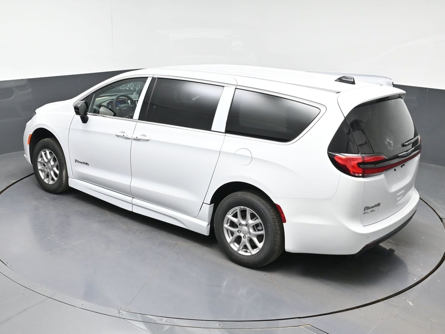 White Chrysler Pacifica image number 9