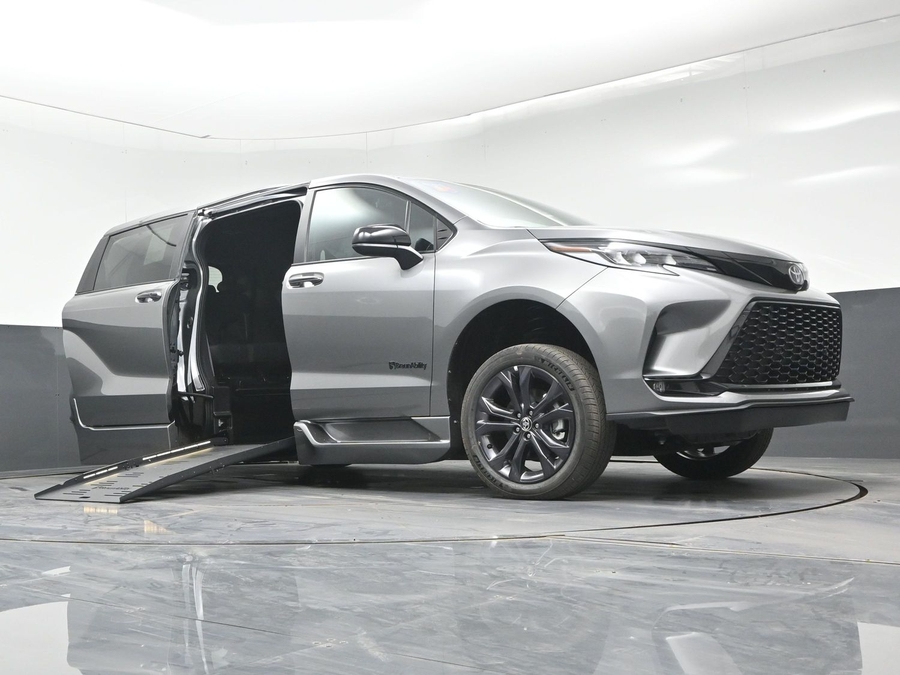 New 2026 Toyota Sienna Hybrid XSE Sport - BraunAbility Side Entry Fold Out Automatic Ramp