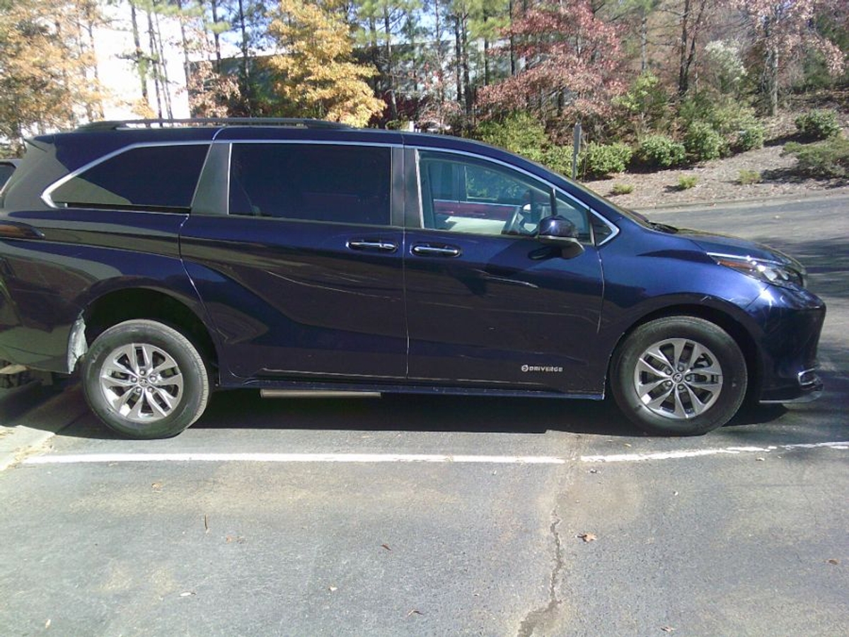 2024 TOYOTA SIENNA - Image 3