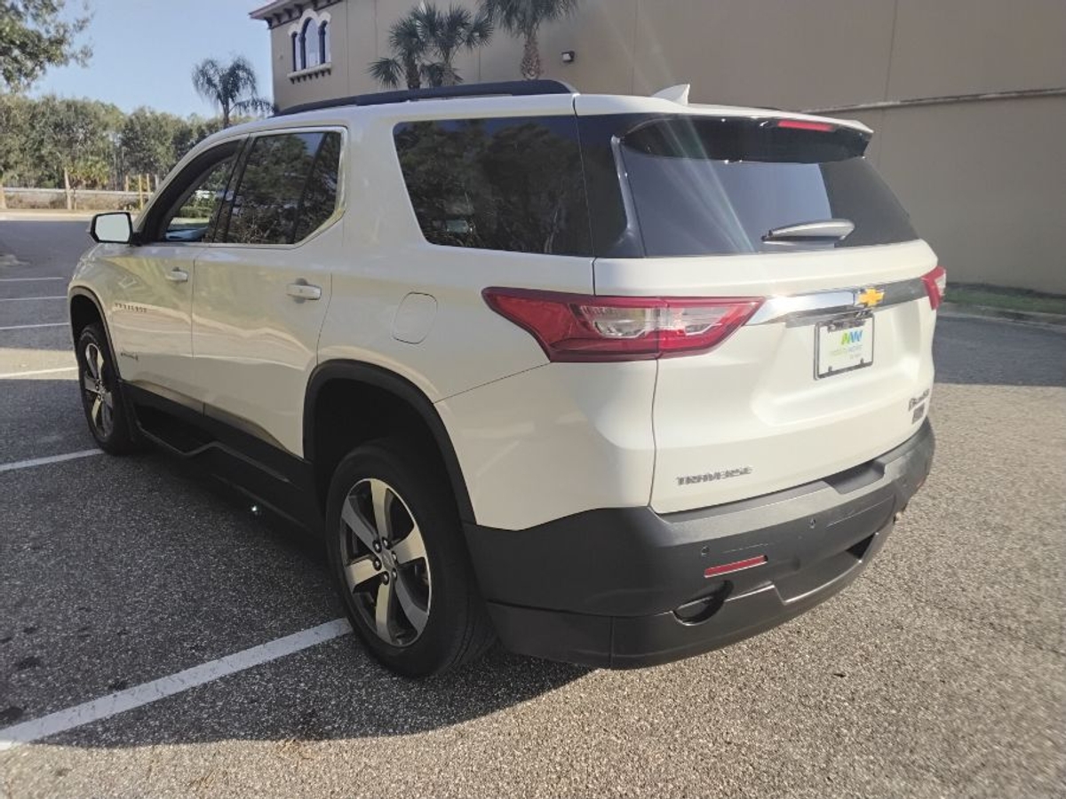 White Chevrolet Traverse image number 8