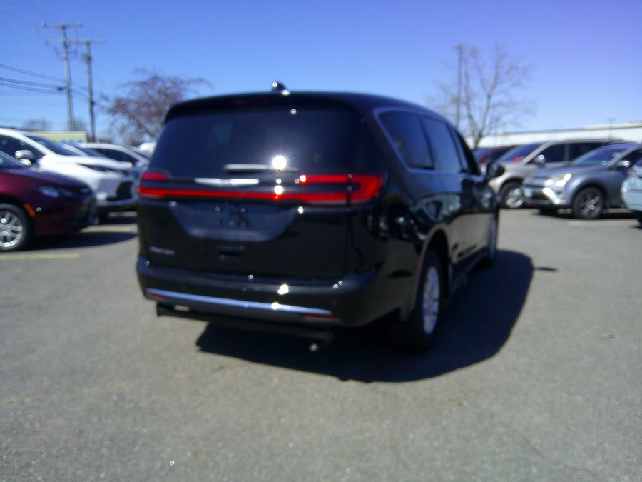 Black Chrysler Pacifica image number 7