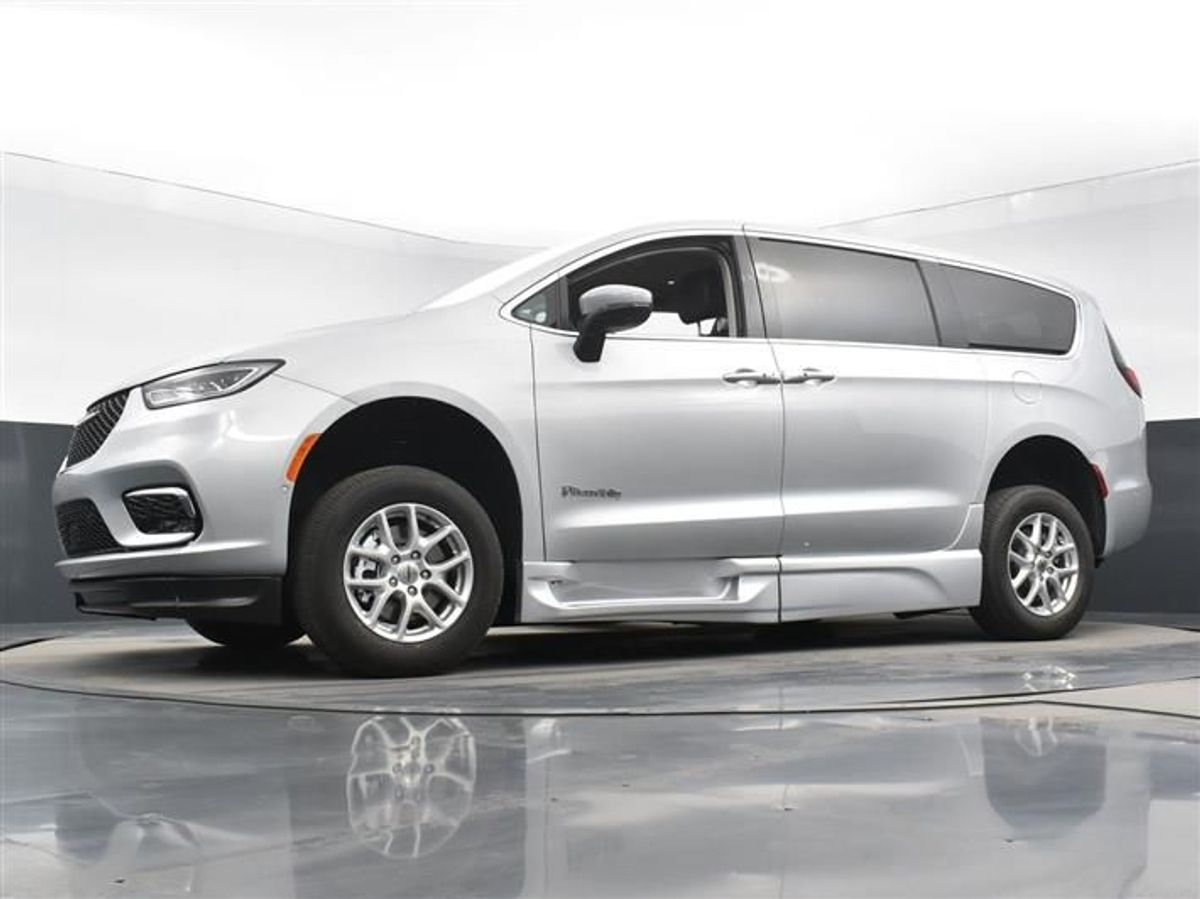 2023 CHRYSLER PACIFICA - Image 5