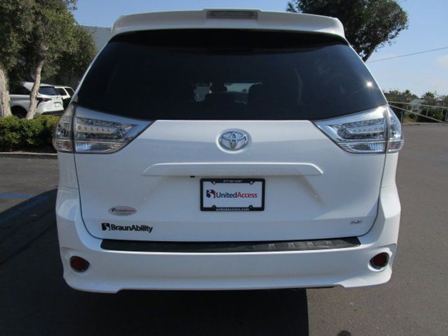 Used 2020 Toyota Sienna SE - BraunAbility Side Entry Entry In Floor Automatic Ramp