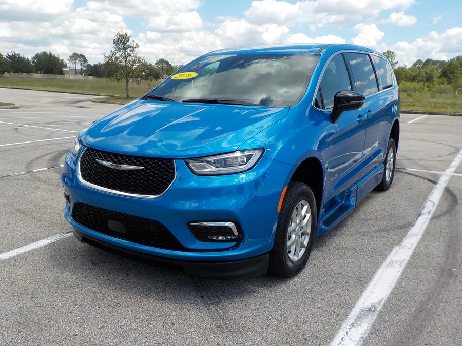 Blue Chrysler Pacifica image number 2