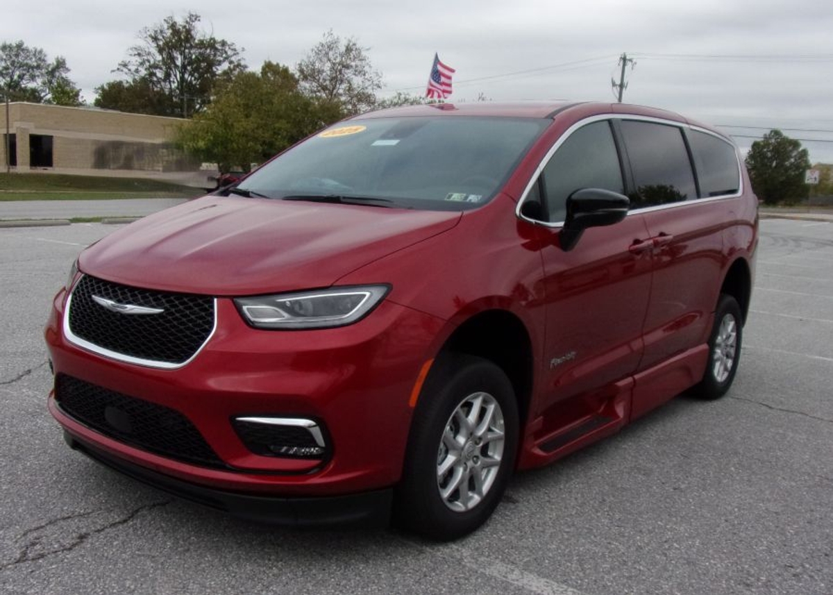 2025 CHRYSLER PACIFICA - Image 4