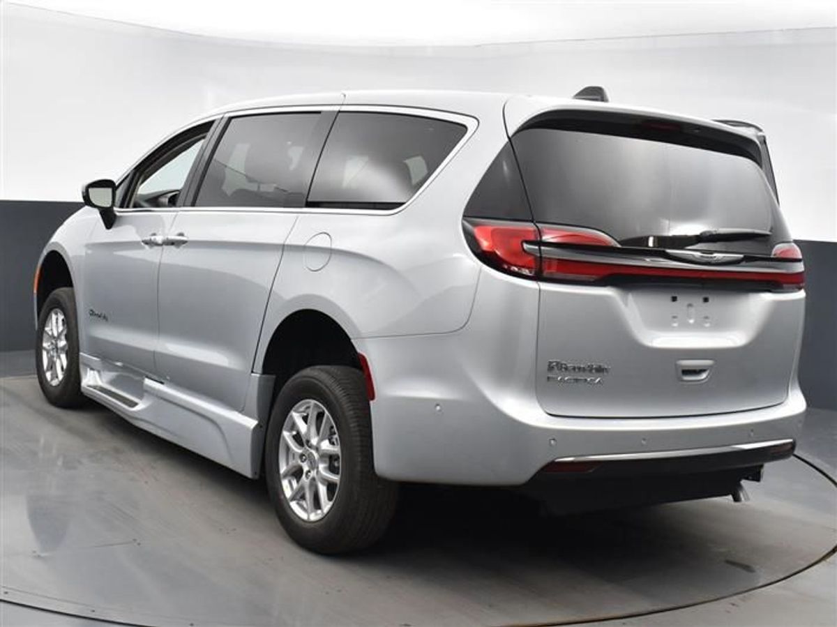 2023 CHRYSLER PACIFICA - Image 15