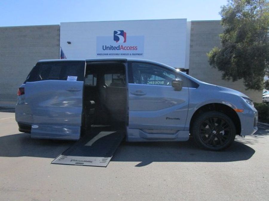 New 2025 Honda Odyssey Sport - BraunAbility Side Entry Entry In Floor Automatic Ramp
