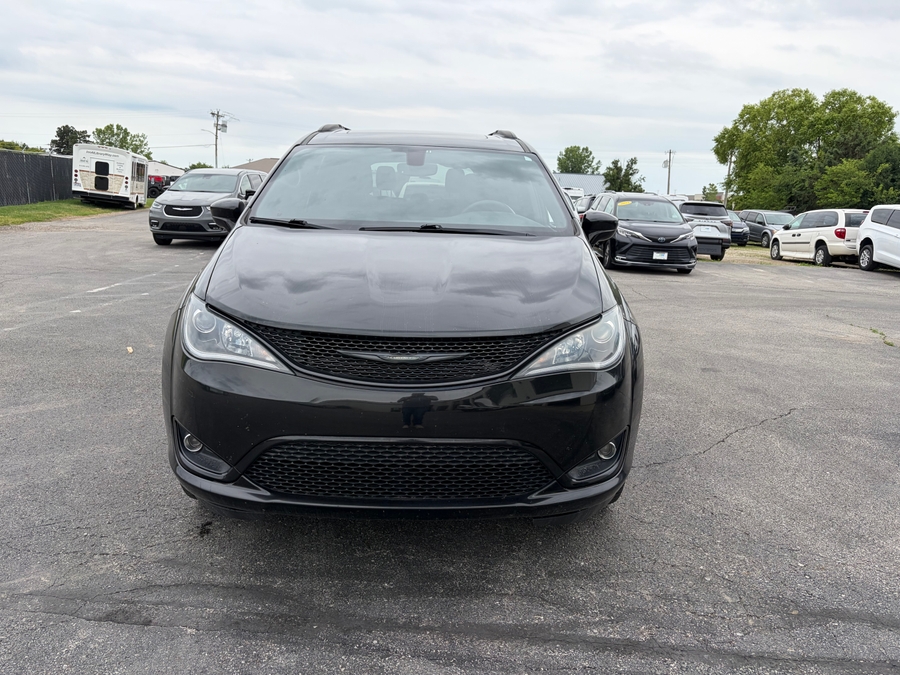 Black Chrysler Pacifica with Side Entry Automatic In Floor ramp