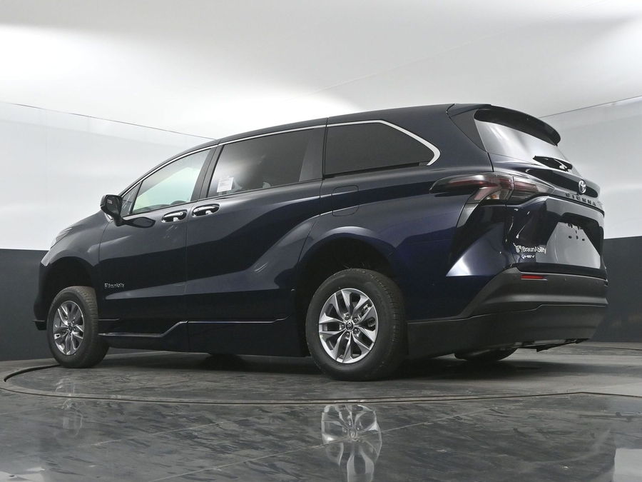 New 2025 Toyota Sienna Hybrid XLE Base - BraunAbility Side Entry Entry Fold Out Automatic Ramp