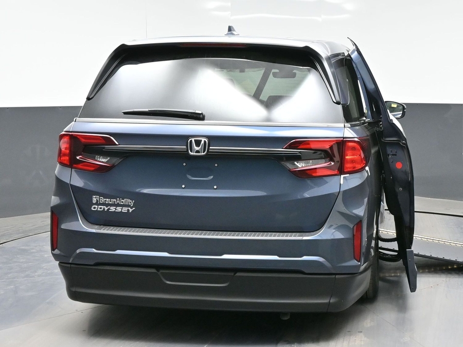 Blue Honda Odyssey image number 5