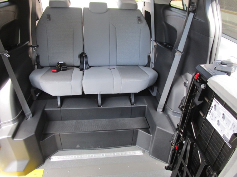 New 2025 Toyota Sienna Hybrid LE AWD w MID ROW - Vantage Mobility Commercial Side Entry Entry In Floor Manual Ramp