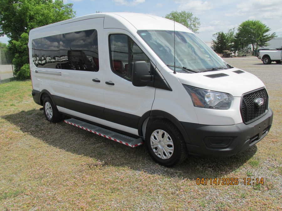 White Ford T350 image number 6