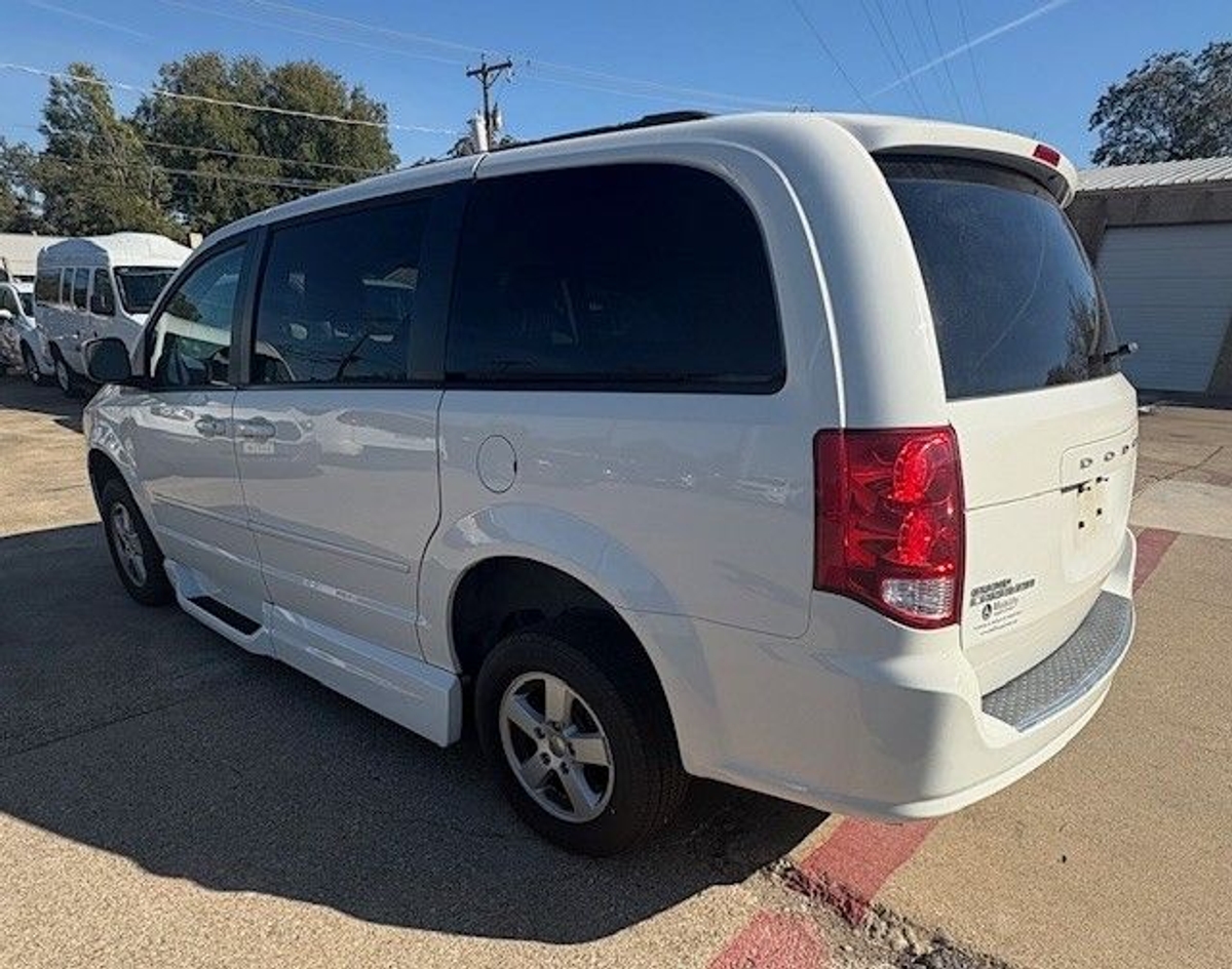  Dodge Grand Caravan image number 7